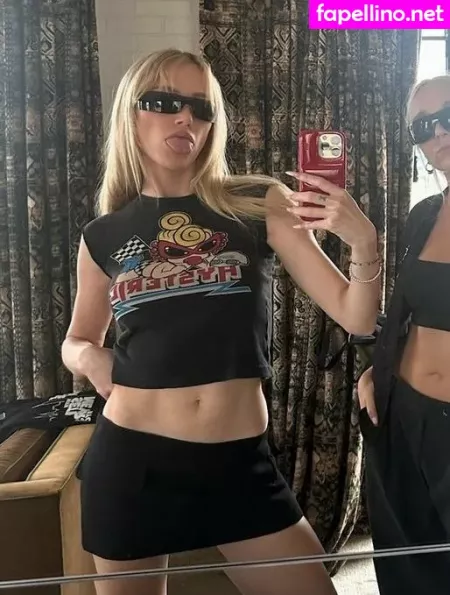 Maika Monroe OnlyFans Thumbnail #ffNS91GiLa