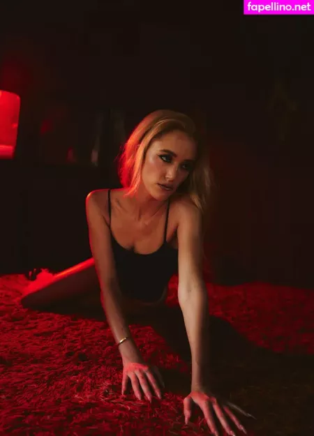 Maika Monroe OnlyFans Thumbnail #gMa5xn6iIS