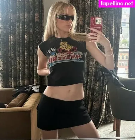 Maika Monroe OnlyFans Thumbnail #n0GsNwOMnL