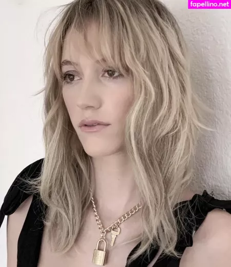 Maika Monroe OnlyFans Thumbnail #xQ1hRozpC9