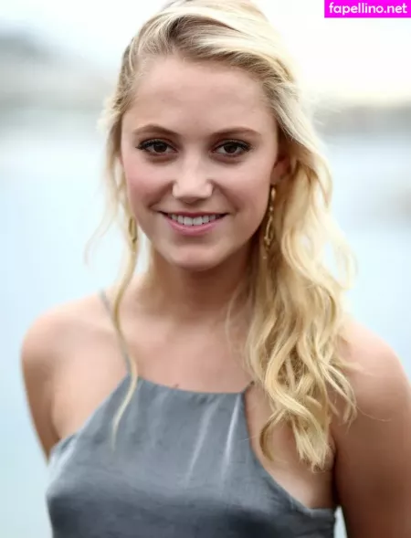 Maika Monroe OnlyFans Thumbnail #xe2XOviqZC