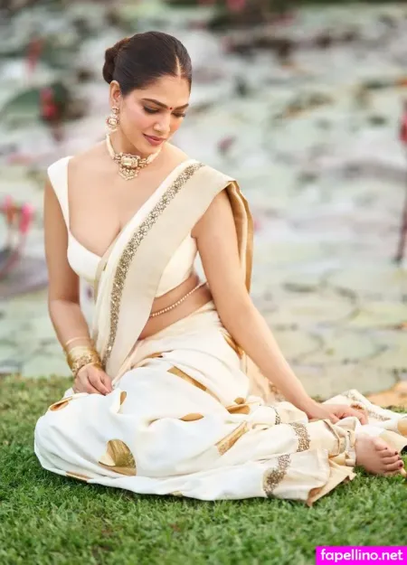 Malavika Mohanan OnlyFans Thumbnail #0Dms32Mx5A