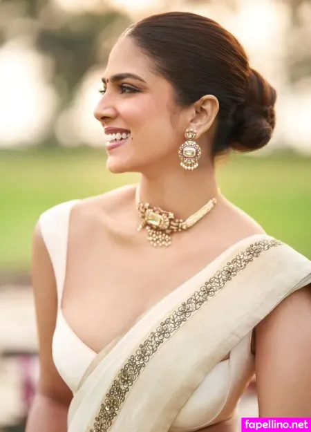 Malavika Mohanan OnlyFans Thumbnail #XmOAtHUXe9