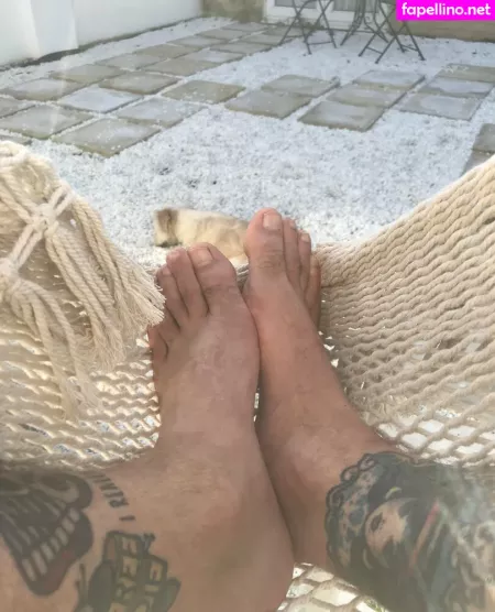Male Feet Uk OnlyFans Thumbnail #mBYnMEsas9