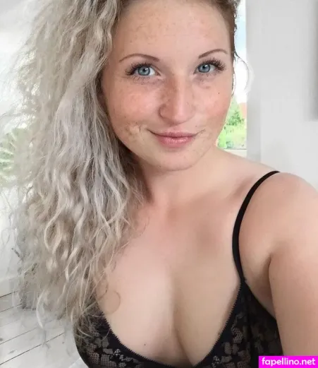 Malue Mathilde OnlyFans Thumbnail #34HybbwVtr