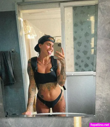 Malvareezz OnlyFans Thumbnail #OcW8GcGmMt