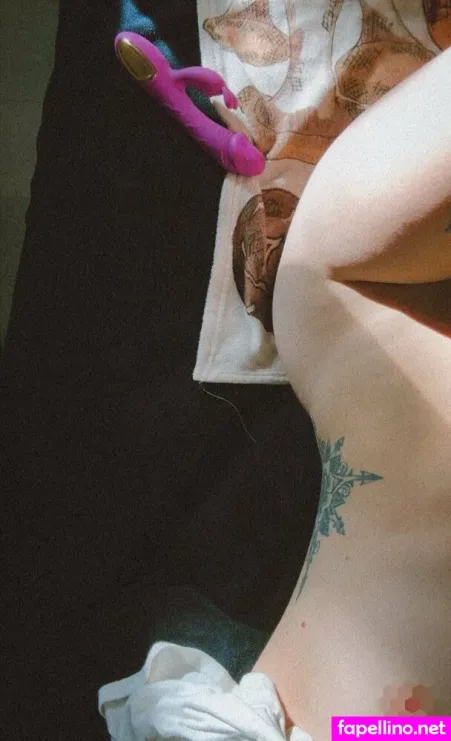 Mamahoneybadger OnlyFans Thumbnail #17QKR38PaB
