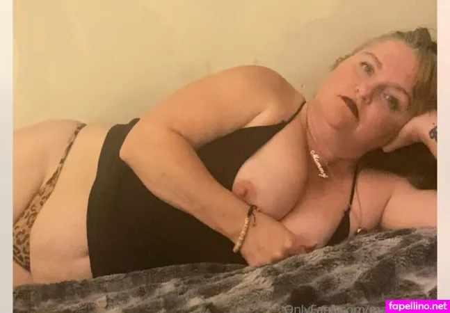 Mamakatfree OnlyFans Thumbnail #IZggwQbcid