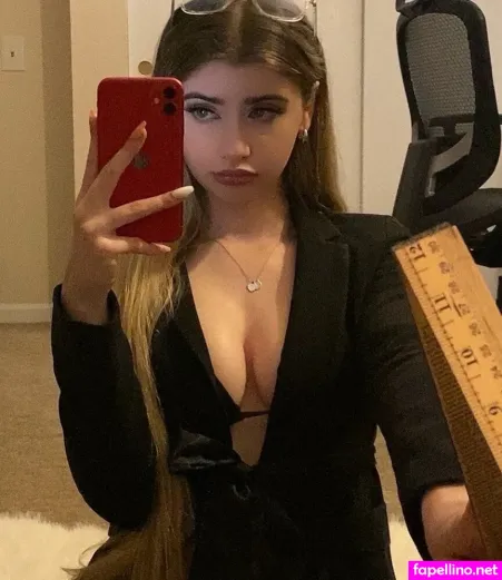 Mamfie OnlyFans Thumbnail #uEjlEXxsIE