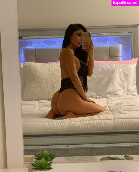 Mami Elia OnlyFans Thumbnail #qmEakcWxBB