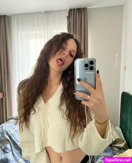 Mamie Freid OnlyFans Thumbnail #F5UE32TEak