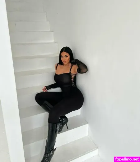 Mandi Vakili OnlyFans Thumbnail #2OA2r1RHOG