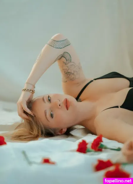 Manon Aub OnlyFans Thumbnail #CCppcK2u5d