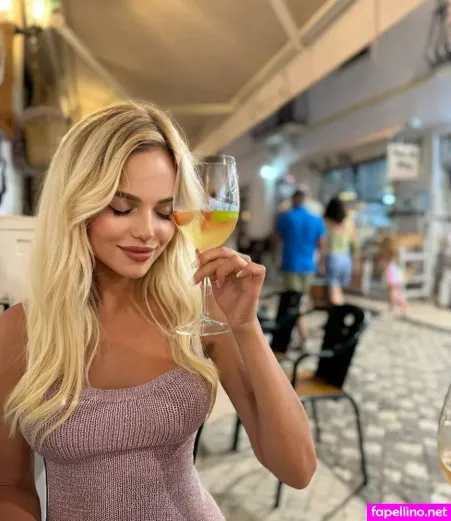 Manon Mayard OnlyFans Thumbnail #YNGKjv1NUs