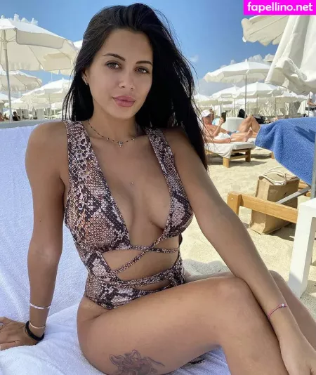 Manon Van OnlyFans Thumbnail #Fe1GHlr2uP