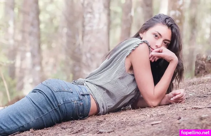 Manuela Velez OnlyFans Thumbnail #7oY2si4U4o