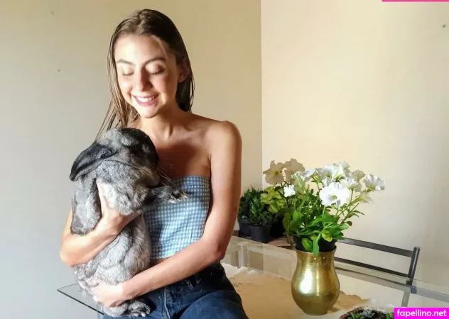 Manuela Velez OnlyFans Thumbnail #IRGtudUHVW