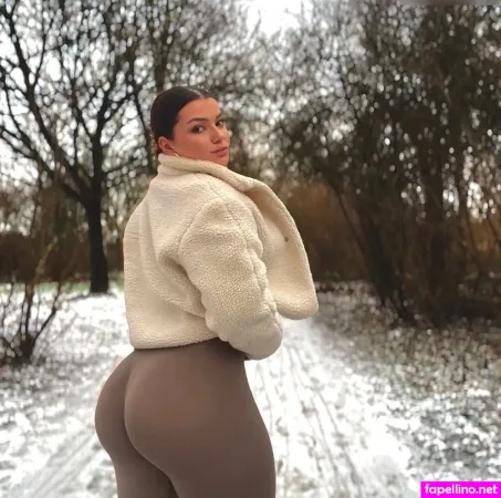 Mara Ambronn OnlyFans Thumbnail #m5IfKLNJCT