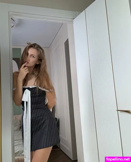Mara Petite OnlyFans Thumbnail #LLsbeQHR9m