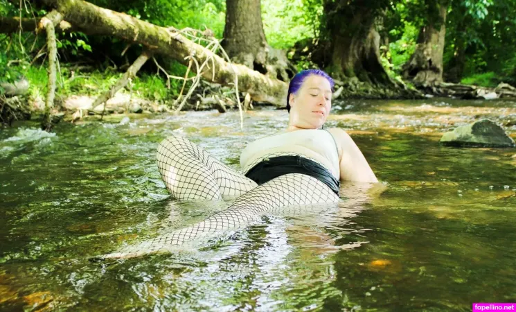 Marelymermaid OnlyFans Thumbnail #3tQgBQ4jsg