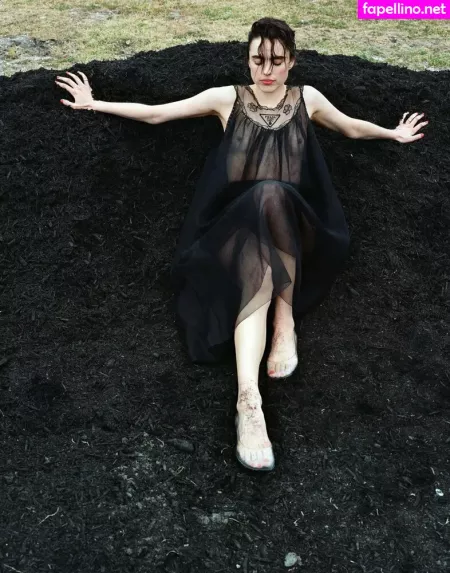 Margaret Qualley OnlyFans Thumbnail #TIephw2nQy