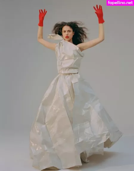 Margaret Qualley OnlyFans Thumbnail #b7EBl8Mt07