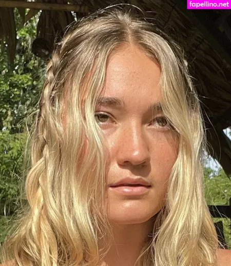 Margo Renate OnlyFans Thumbnail #zzo9CRNfM6