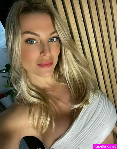 Margot Dulac OnlyFans Thumbnail #4waSWpw7V9