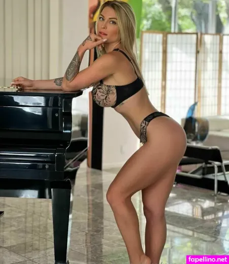 Margot Dulac OnlyFans Thumbnail #5yMSJ3oCQd