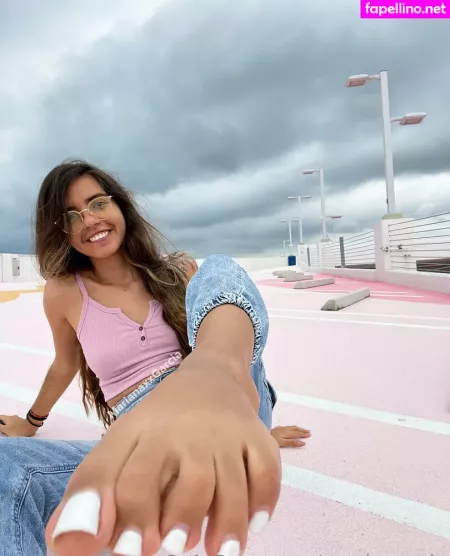 Mari Garcia OnlyFans Thumbnail #AKGjnLv4UF