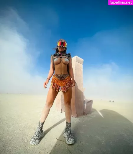 Maria Elisa Camargo OnlyFans Thumbnail #EpKqRcxq1d