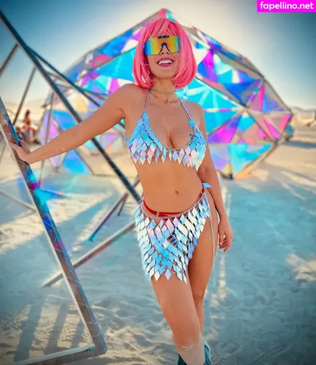 Maria Elisa Camargo OnlyFans Thumbnail #aKa8olc9mn