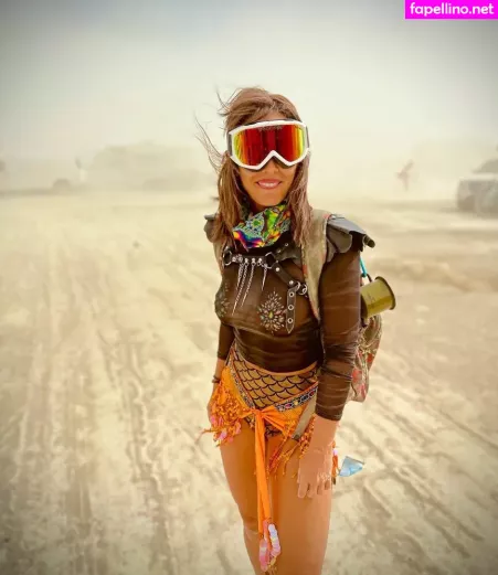 Maria Elisa Camargo OnlyFans Thumbnail #jJc4WpXR14