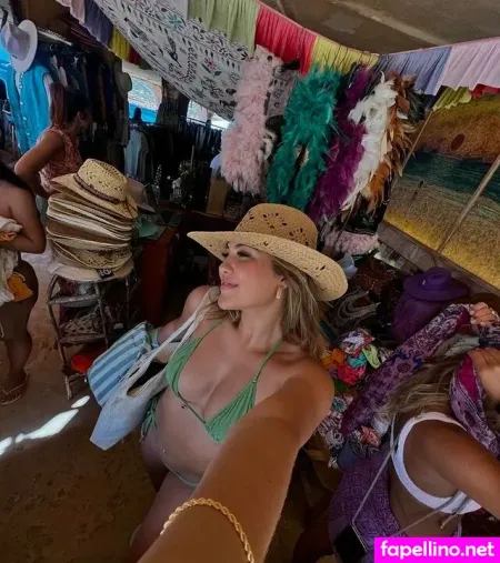 Mariana Menezes Main Profile Photo