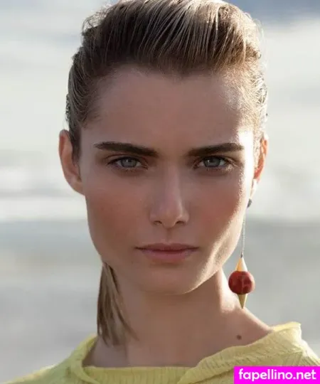 Mariana Oliveira OnlyFans Thumbnail #WgyrdB48MV