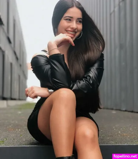 Mariana Pinho OnlyFans Thumbnail #9BMeKrr9wM
