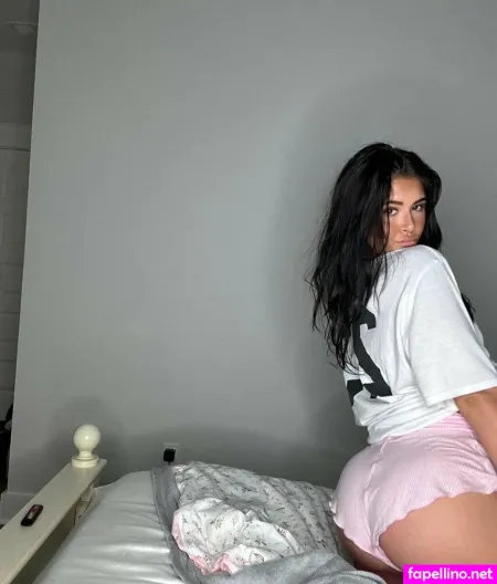 Mariariccii OnlyFans Thumbnail #sOWmz7M2cA