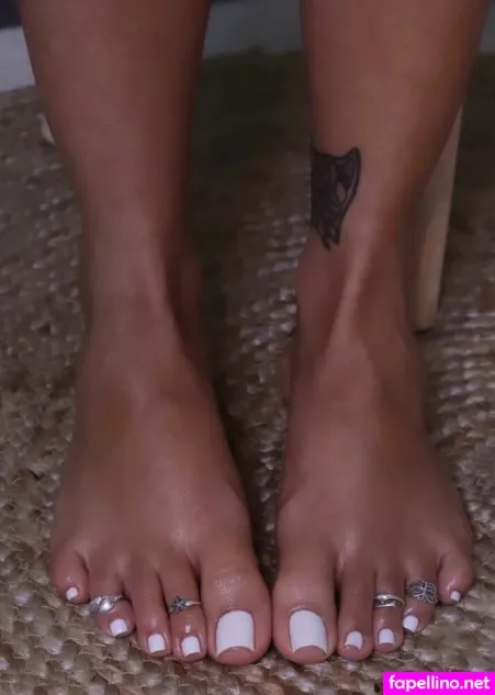 Marie French Feetgirl OnlyFans Thumbnail #gcAZKr031M