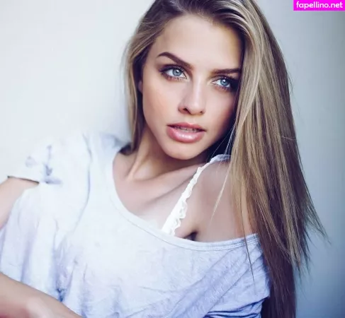 Marina Laswick OnlyFans Thumbnail #JBhpqkxVWf