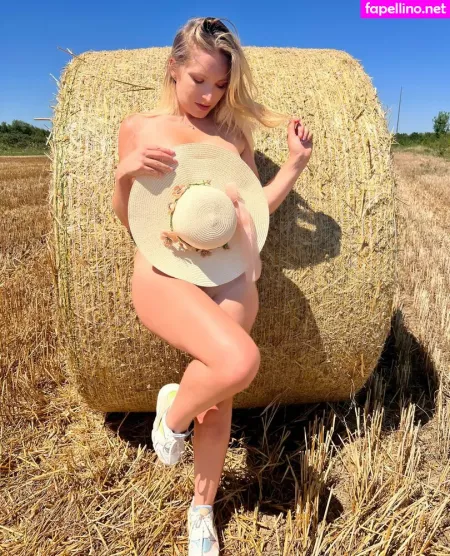 Marine Rossi 1 OnlyFans Thumbnail #FCL0dZ6Mu3