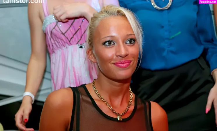 Martina Czech OnlyFans Thumbnail #GODEUa8A1a