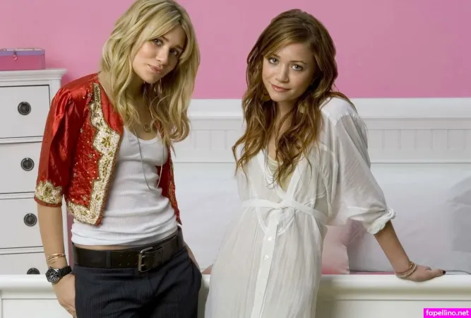 Mary Kate Olsen OnlyFans Thumbnail #myk8Y8cvfO