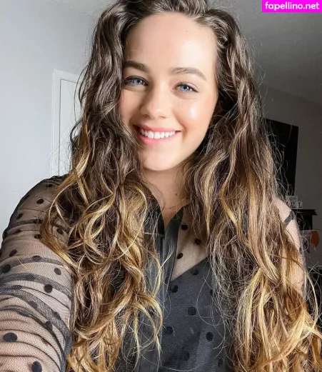 Mary Mouser OnlyFans Thumbnail #KXzfYeo1ix