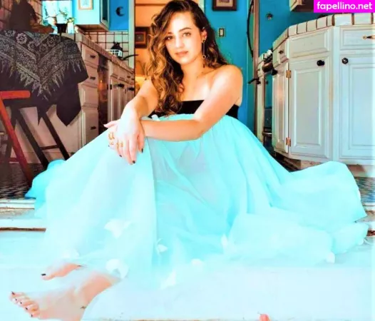 Mary Mouser OnlyFans Thumbnail #yWvkDgPJkl