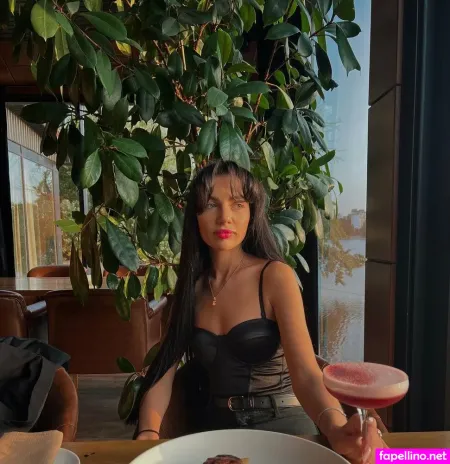 Maryfreemonro OnlyFans Thumbnail #UnInZ3PmHB