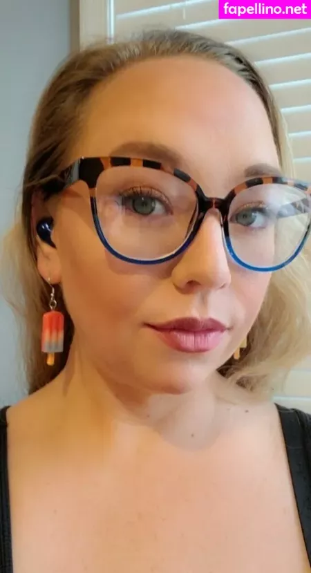 Marymoonkat OnlyFans Thumbnail #Kh0Yh88A15