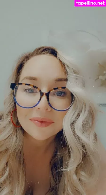 Marymoonkat OnlyFans Thumbnail #YmwTF9Vwyu