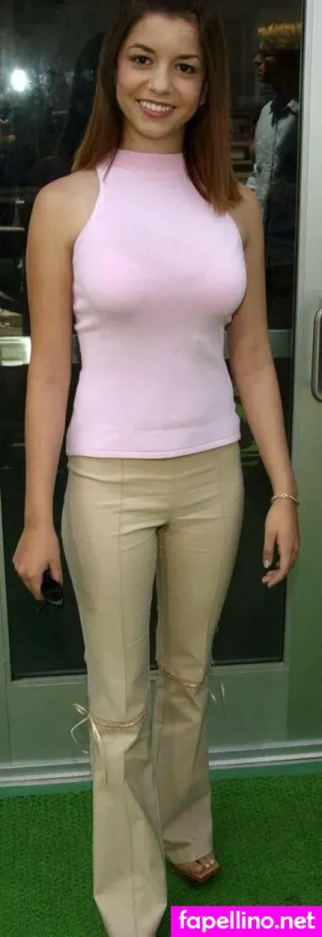 Masiela Lusha photo