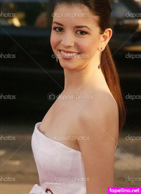 Masiela Lusha photo
