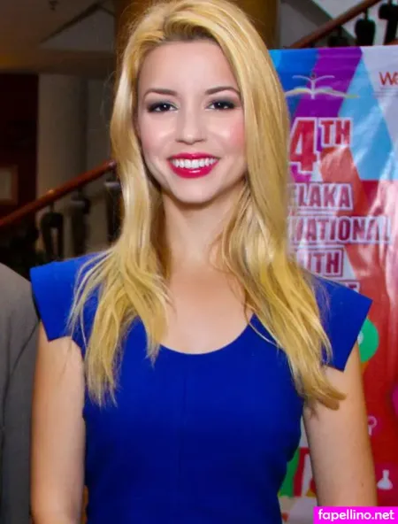 Masiela Lusha photo